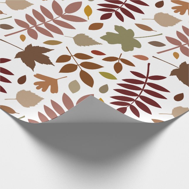 Fallen Blätter Muster Herbstfarben auf Weiß Geschenkpapier (Ecke)