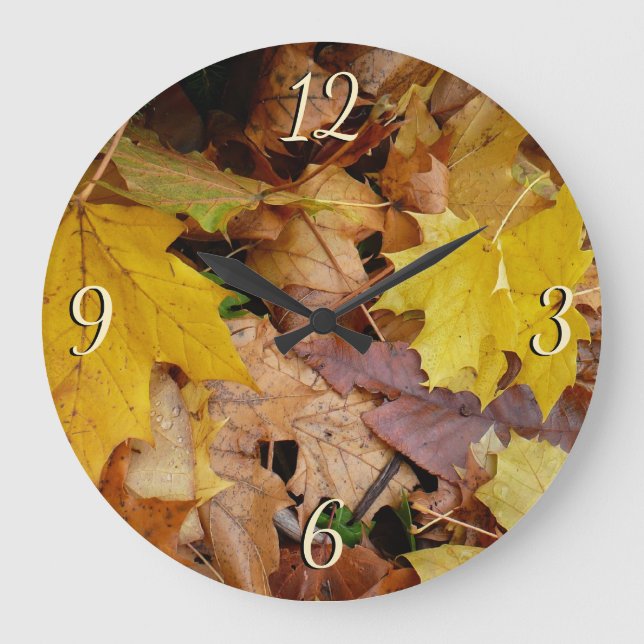 Fallen Maple Leaves Yellow Autumn Nature Große Wanduhr (Vorderseite)