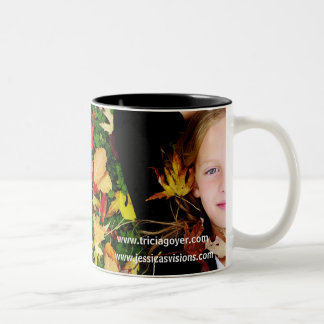 Fallen Sie in Zeit zurück, heben Sie Buch heute Zweifarbige Tasse