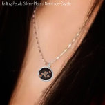 Fallende Petalen Versilberte Kette<br><div class="desc">Dieses grafische Foto,  repräsentiert fallende,  Blume Blätter,  in angezeigt,  peachy-rosa,  farblich mit Texturierung,  Bildgebung verbessert.</div>