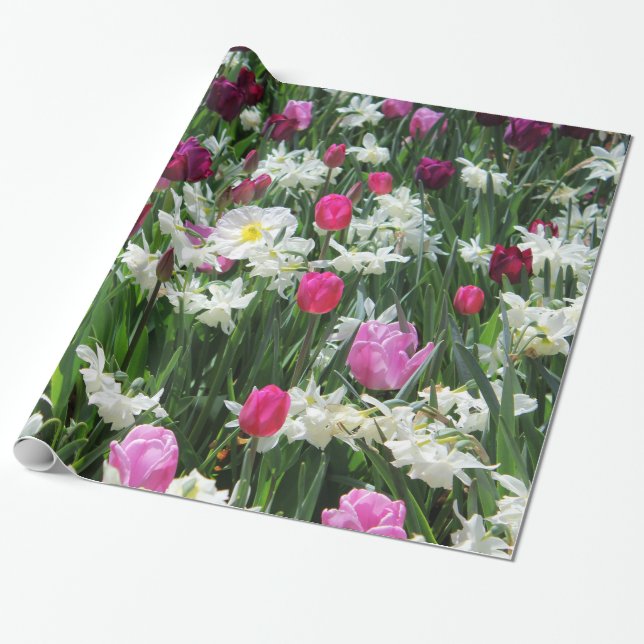 Fallende romantische Frühlingsvormitte Geschenkpapier (Ungerollt)