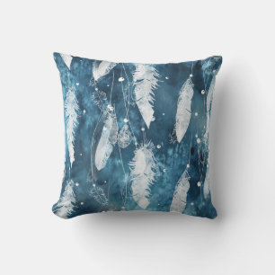 Fallende weiße Federn, blaue Wasserfarbe. Kissen