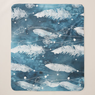 Fallende weiße Federn, blaue Wasserfarbe. Sherpadecke