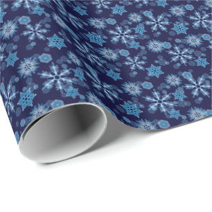 Fallendes blaues Schneeflocken-Muster Geschenkpapier