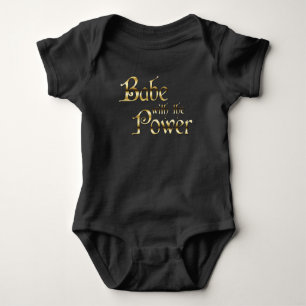 Falln Baby mit dem Power Strampler