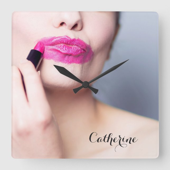 Falsch angebrachte Lipstick-individuelle Name-Wand Quadratische Wanduhr (Vorderseite)