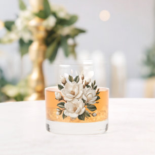 Falsche 3D-Broderie-Illustration Weiße Magnolie Whiskyglas