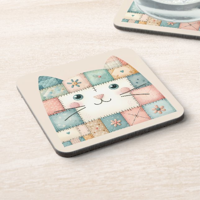 Falsche Patchwork-Pastell-Hütte-Kitty-Gesicht Getränkeuntersetzer (Linke Seite)