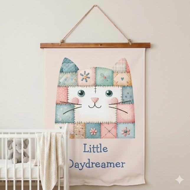 Falsche Patchwork-Pastell-Hütte-Kitty-Gesicht Wandteppich Mit Holzrahmen (Faux Patchwork Pastel Cottage Kitty Face Hanging Tapestry)