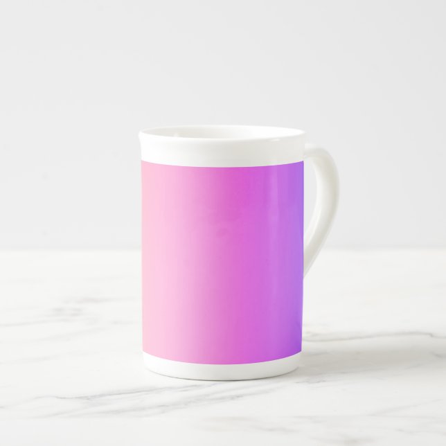 Faltenpfirsichpink und Lila farbige Ombre Prozellantasse (Vorderseite Rechts)