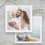 Familiär angepasster Keepake mit zwei Fotos Schlüsselanhänger<br><div class="desc">Feiern Sie Ihre bedeutendsten Momente mit diesem familienspezifischen Keepake 2 Foto doppelseitigen Schlüsselanhänger. Fügen Sie zwei Ihrer Lieblings-Fotos hinzu - eins auf jeder Seite - zusammen mit einem Namen, einem besonderen Datum oder einer kurzen Nachricht für eine personalisierte Touch. Egal, ob es sich um eine Erinnerung an einen Familienurlaub, eine...</div>