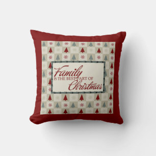 Familiäre Wohngestaltung mit Retro-Bäumen und Typo Kissen