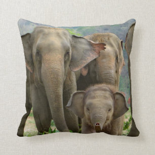 FAMILIE DES ELEFANT-KISSENS KISSEN