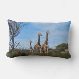 Familie Giraffe auf Grassy Hilltop Lendenkissen