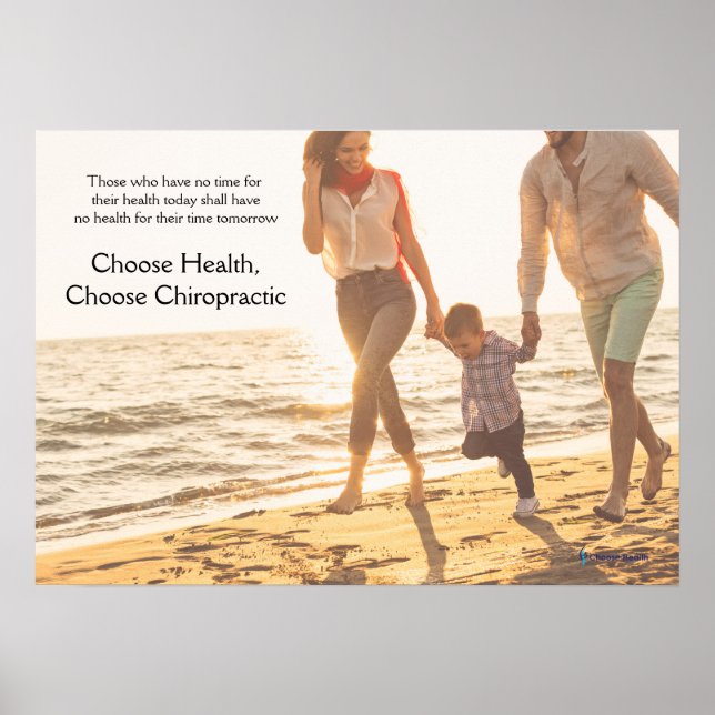 Familie läuft am Strand Chiropraktisches Poster (Vorne)