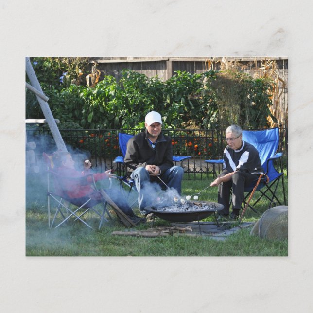 Familie Marshmellow Roast Postkarte (Vorderseite)