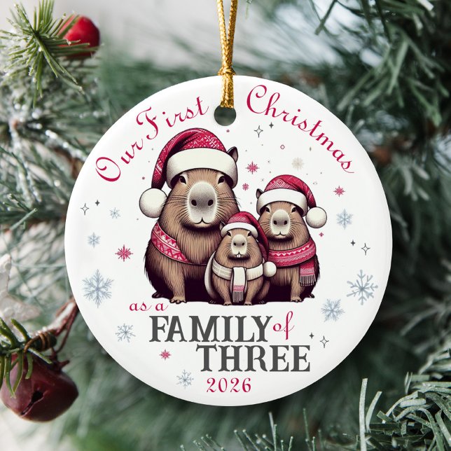 Familie von drei Capybara Snowflake Erste Weihnach Keramik Ornament (Our first Christmas as a family of three Cute Capybara family ornament, baby's first Christmas)