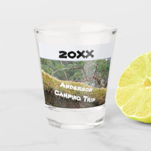 Familien-Camping-Trip rustikale Outdoor-Ferien Schnapsglas