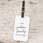 Familienabenteuer | Original Modern Minimalistisch Gepäckanhänger<br><div class="desc">Personalized for your wonderful and everyday family adventures,  this luggage tag makes for the perfect gift or vacation requory! The design feature a handwritten scripyt typography is a modern minimalist style for any fun and stylish family! #family #adventure #custom #luggagetag</div>