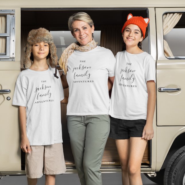 Familienabenteuer | Original Modern Minimalistisch T-Shirt (Von Creator hochgeladen)