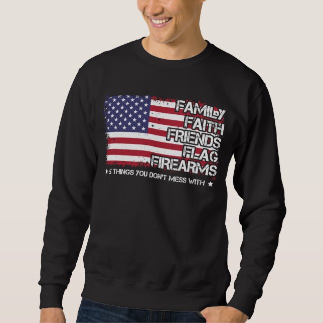 Familienfreundschaft Flag Feuerwaffen stolz Amerik Sweatshirt (Vorderseite)