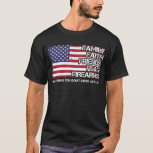 Familienfreundschaft Flag Feuerwaffen stolz Amerik T-Shirt
