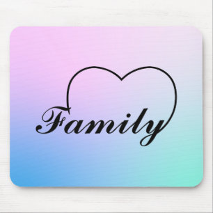 Familienherz vor einem pastellfarbenen Hintergrund Mousepad