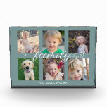 Familienkalligraphie | 6 FotoCollage Fotoblock<br><div class="desc">Dieses Foto ist ein wunderschönes Geschenk für alle Familienmitglieder. Es verfügt über eine 6-Foto-Rahmencollage für Bilder von Kindern und Familienmitgliedern auf einem abgestuften aquamarinen Hintergrund. Trendy handgeschriebene Stil Kalligrafie lautet: "Familie" Benutzerdefinierter Text erlaubt es Ihnen,  Ihren Familiennamen und das Jahr hinzuzufügen.</div>