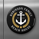 Familienname Beach House Anchor Gold Stil Laurel Magnet<br><div class="desc">Ein stilvoller nautischer Themenmagnet,  ein runder Kühlschrank-Magnet mit Ihrem personalisierten Familiennamen und Strandhaus,  Seehaus oder anderen Wunschtexten und festem Datum. Ein speziell entworfener Bootanker mit goldfarbenen Lorbeertönen-Blätter und ein Stern auf schwarz oder passen die Basisfarbe einfach an Ihre aktuelle Dekoration oder Ihr aktuelles Thema an.</div>