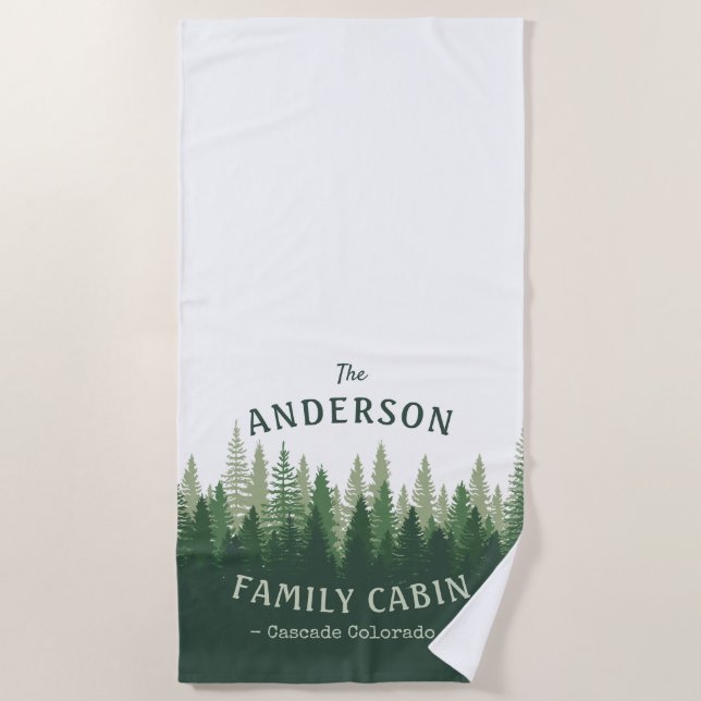 Familienname Kabine Lage Pine Tree Forest Strandtuch (Vorderseite)