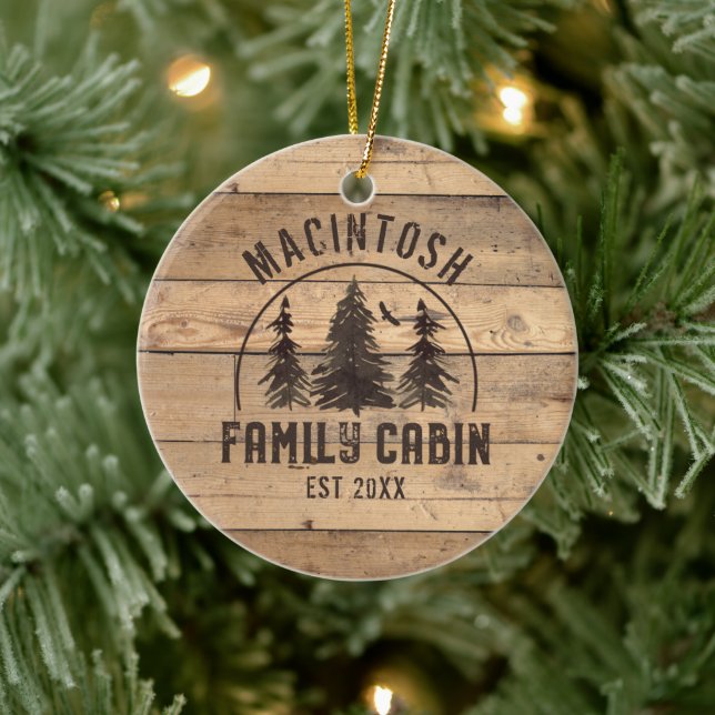 Familienname Kabine Rustikaler Wald Personalisiert Keramik Ornament (Baum)