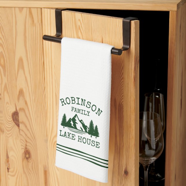 Familienname Lake House Forest Green Trees Geschirrtuch (Drittel gefaltet)