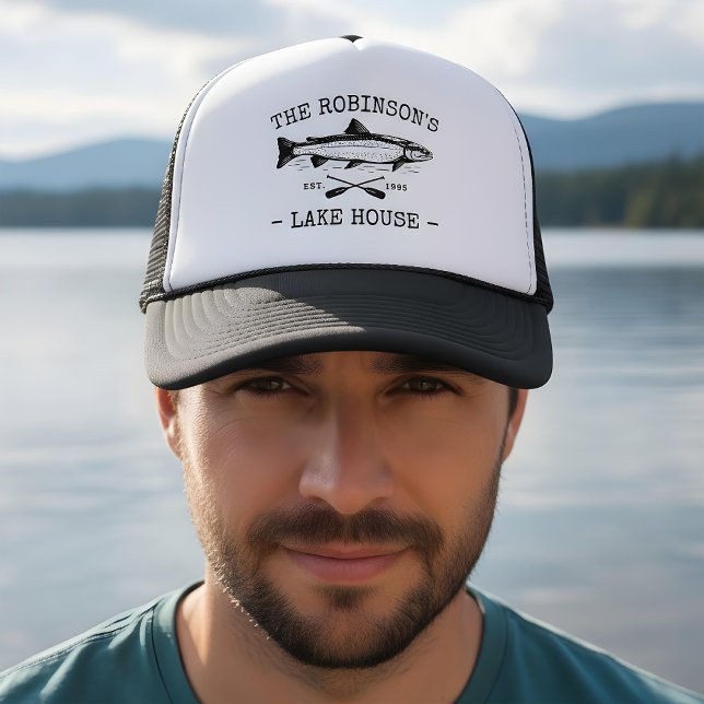 Familienname Lake House Oars Fisch Rustikaler Stil Truckerkappe (Von Creator hochgeladen)