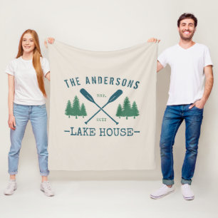 Familienname Lake House Rustikale Oars Pine Trees Fleecedecke