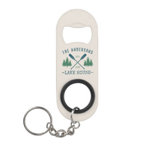 Familienname Lake House Rustikale Oars Pine Trees Mini Flaschenöffner
