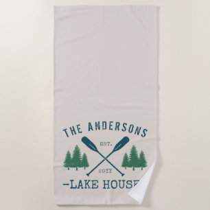Familienname Lake House Rustikale Oars Pine Trees Strandtuch