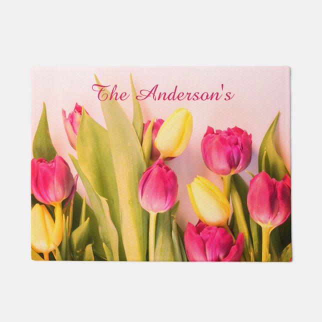 Familienname, rosa und gelbe Tulpen Fußmatte (Vorderseite)