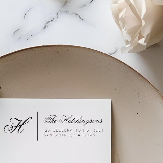 Familienname und Monogramm-Script-Rücksendeadresse Gummistempel (Von Creator hochgeladen)