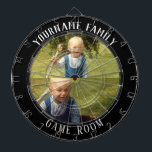 Familienname Zwei Fotos Spielzimmer Dartscheibe<br><div class="desc">Farbiger Hintergrund mit individuelle Name und zwei Foto Option in der Mitte des Boards. Andere Farben sind im Shop erhältlich.</div>