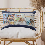 Familiensammlung 7 Fotos und Blauer Text Lendenkissen<br><div class="desc">Erstellen Sie Ihr eigenes Foto-Kissen und fügen Sie Ihren eigenen Text hinzu - perfekt für Wiedersehen oder Fotos. Die Fotovorlage ist für Sie bereit, 7 Ihrer Lieblingsbilder hinzuzufügen, die automatisch in einer zufälligen Zickzack-Bildmontage angezeigt werden. Einige Ihrer Bilder sind gerahmt, andere nicht und sie werden in Landschafts- und Porträtformaten dargestellt....</div>