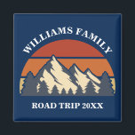 Familienstreit Vacacation Mountains Custom Wieders Magnet<br><div class="desc">This awesome sunset over rocky mountains in nature makes a great image for a keepsake magnet gift for a family reunion, road trip, or summer vacation. Commemorate your annual event by coordinating with matching ohrts for mom, dad, brother and sister. Just add your own last name and the year with...</div>