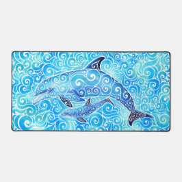 Famille tourbillonnant de dauphins
