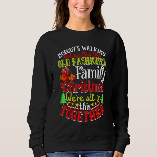 Family Christmas Nobody's Walking Out On This Fun  Sweatshirt (Vorderseite)