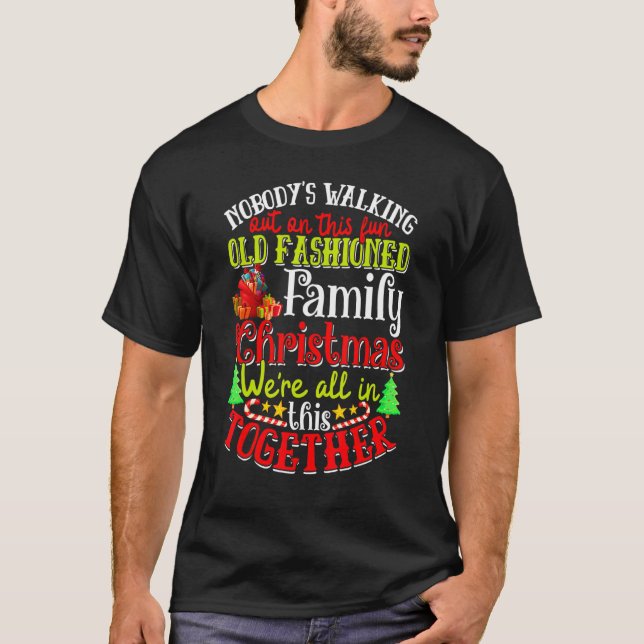 Family Christmas Nobody's Walking Out On This Fun  T-Shirt (Vorderseite)