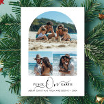 Family Fun Beach Foto Weltfrieden Weihnachten<br><div class="desc">Freuen Sie sich auf die "Weihnachtskarte des Weltfriedens". Mit einem Foto am Strand und einem Familienspass bietet diese moderne minimalistische Karte eine elegante Kalligraphie und eignet sich somit hervorragend,  um Weltfrieden und fröhliche Weihnachtsgrüße zu versenden. Ideal für festliche Fotos!</div>