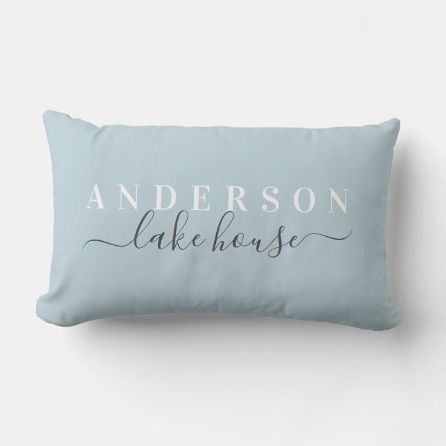 Family Lake House Blue Lumbar Pillow / Nachname Lendenkissen (Vorderseite)