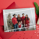 Family Signature Gift Wrapped Borders Photo Frame Feiertagskarte<br><div class="desc">Elegant, modern and simple, this full photo design features hand brushed borders that frames your photo, with personalized modern brush script signature on the bottom right. A fading gradient overlays your photo to highlight your personalized text. The back features a hand drawn snow pattern, as well as a spot for...</div>