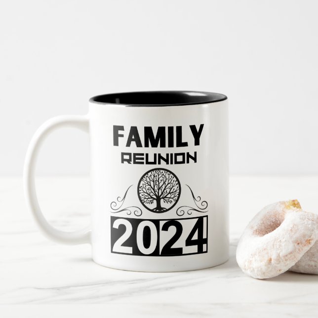 Family Wiedersehen 2024 Ansammlung Meeting Familie Zweifarbige Tasse (Mit Donut)