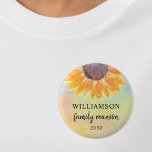 Family Wiedersehen Keepake Button<br><div class="desc">Dieser Wiedersehen-Button für die Sonnenblumen-Familie ist ein schönes Andenken für Ihre Familie. Es ist mit einer Aquarellsonnenblume auf einem farbenfrohen Hintergrund dekoriert. Einfach anpassbar. Verwenden Sie die Option Weitere anpassen, um die Textgröße, den Stil oder die Farbe zu ändern. Weil wir unsere eigenen Kunstwerke erstellen, werden Sie dieses exakte Bild...</div>