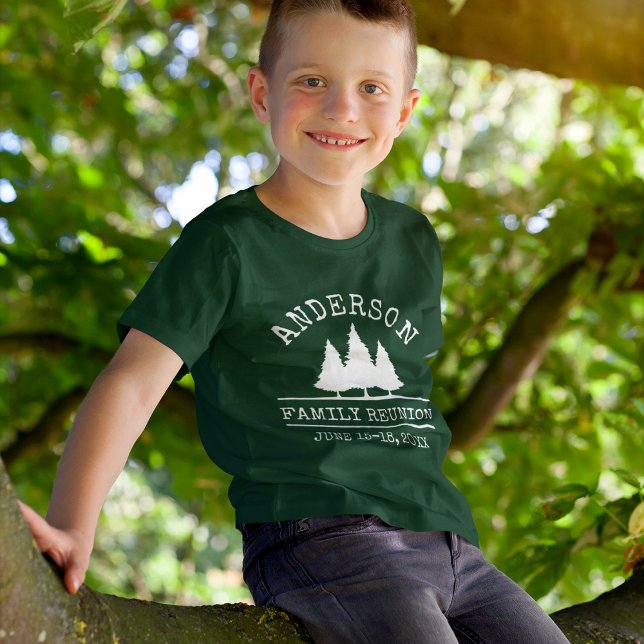 Family Wiedersehen Rustikale Pinienbäume Grün des  T-Shirt (Customize to change text size. Choose from a variety of shirt colors and styles.)